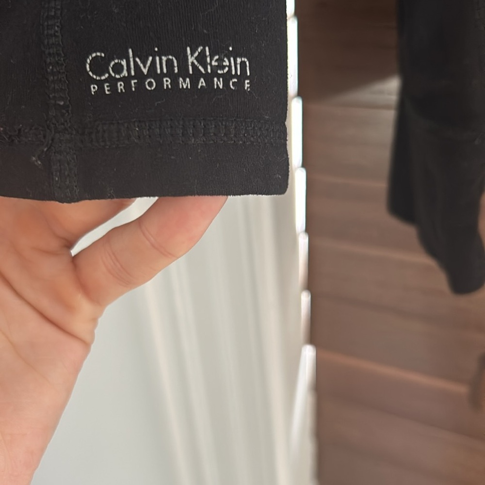 Calvin Klein performance quick dry black long sleeve - Picture 2 of 2